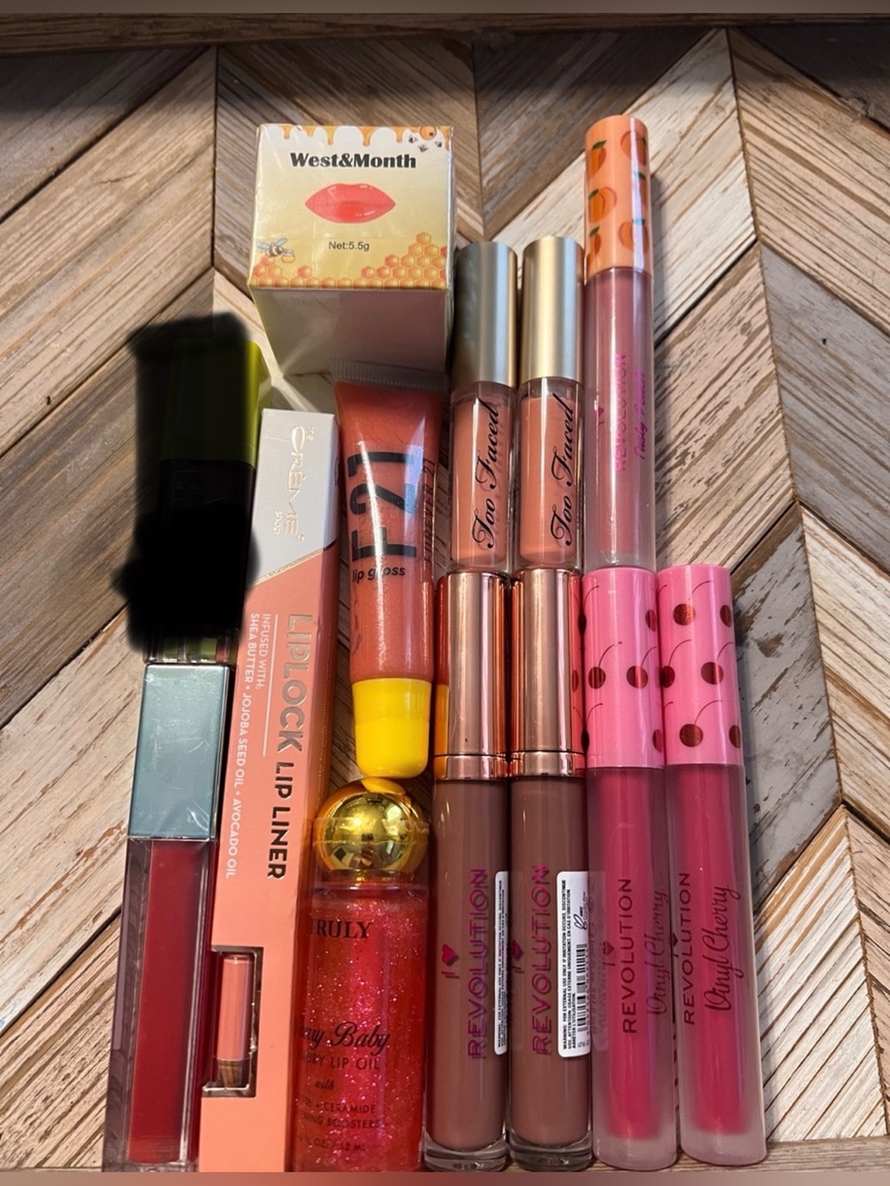 Mixed Women Lippie Set -Revolution, Truly, Crème Shop, Too Faced